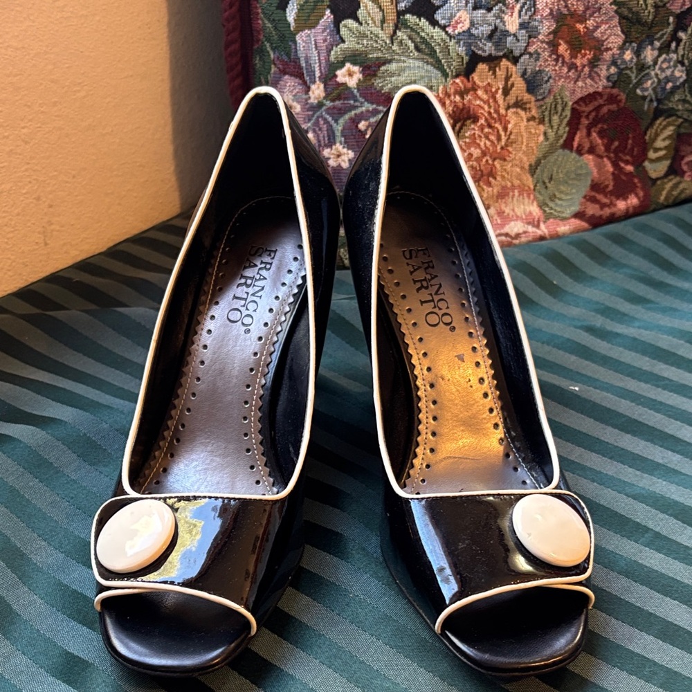 Franco Sarto Black Patent Peep-Toe Pumps with Ivory Trim and Button women’s 8